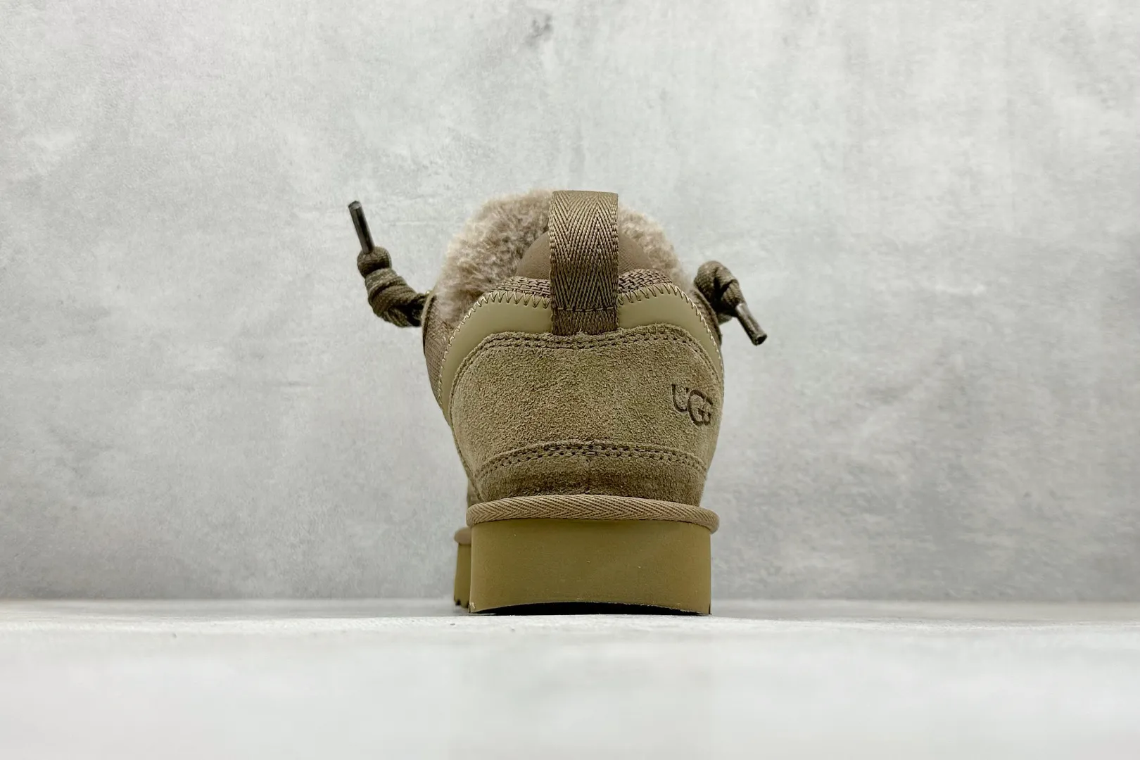 🐲💰 560 Support store UGG sheepskin all-in-one snow boots Mel style upper design, recycled ballistic canvas mesh, high-quality suede upper, two-color flat shoelaces. The inner material of the shoe is made of Longfeng sheep fur. Furry lining keeps warm and locks in heat. The sole material is a comfortable Treadlite by UGG EVA light wing outsole. Item number: 1144032 Size: 35-45